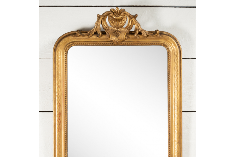 Small giltwood pediment mirror H. 116 cm W. 72 cm