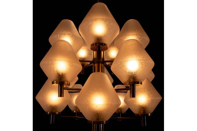 Italian chandelier with 15 gilded brass arms 1970