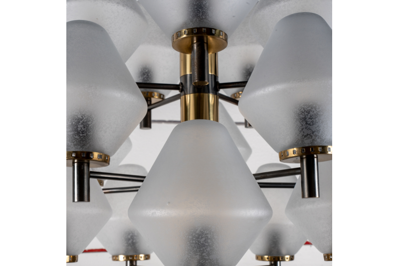 Italian chandelier with 15 gilded brass arms 1970