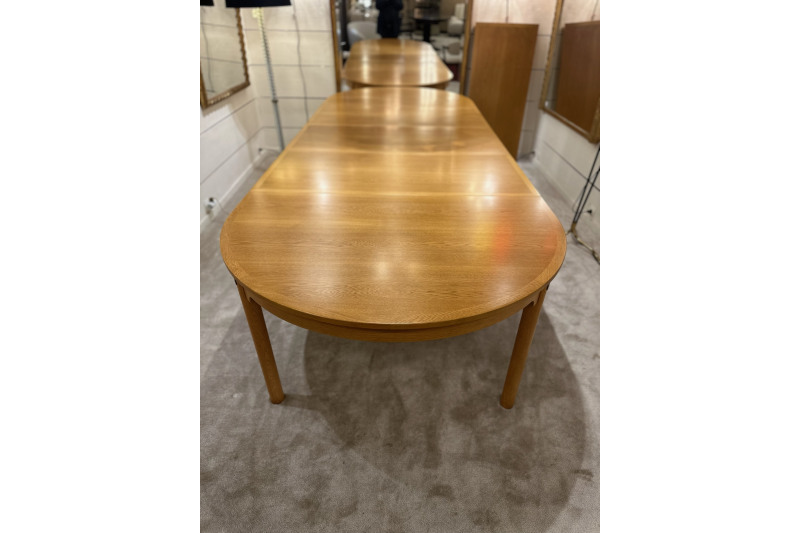 Très grande Table scandinave de 4 mètres en chêne clair 1960