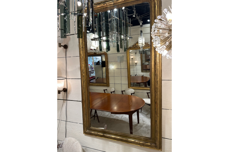 Grand miroir français du XIXe gravé de décorations florales H.158 cm