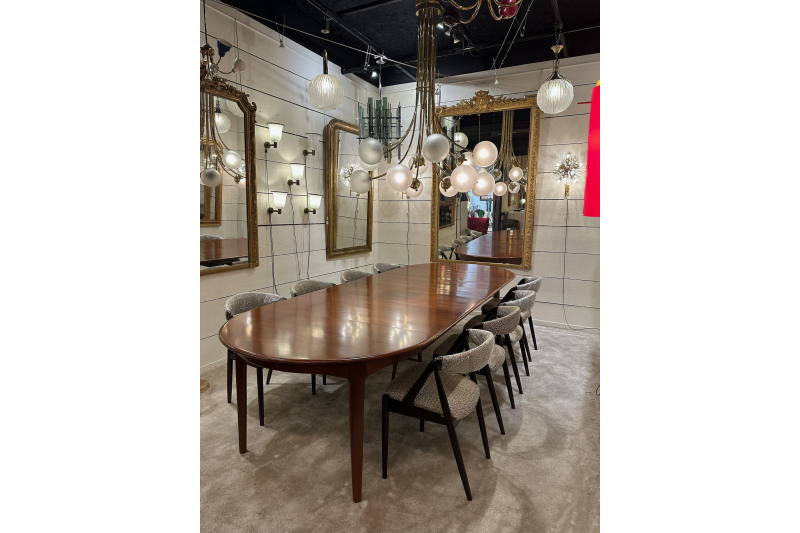 Very large Scandinavian table for 10-12 people