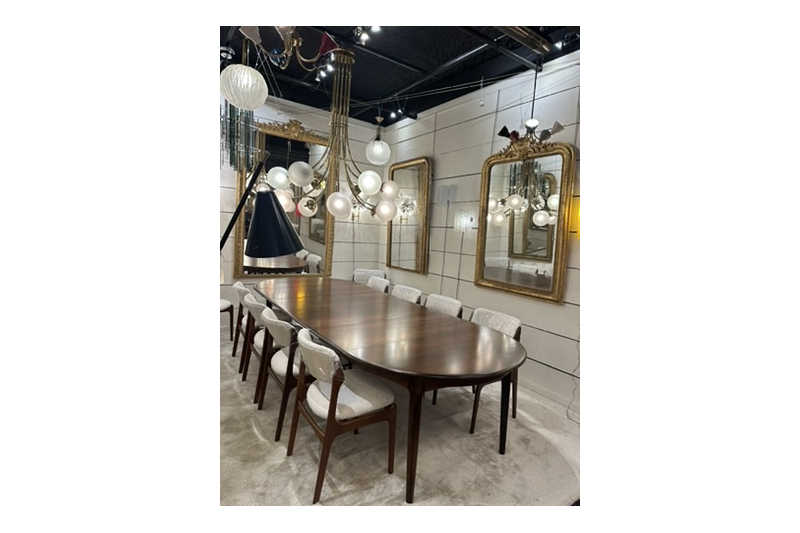 Table scandinave en palissandre pour 12 personnes