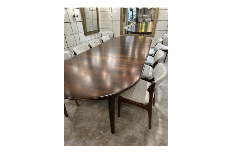 Table scandinave en palissandre pour 12 personnes