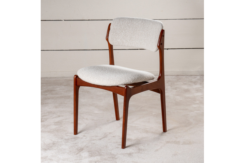 Bel ensemble de 12 chaises scandinaves en teck