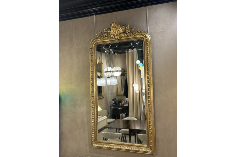 Elégant miroir français en bois doré du XIXème
