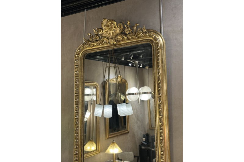 Elégant miroir français en bois doré du XIXème