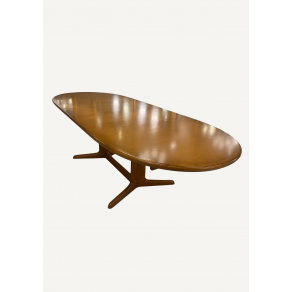 Large oval Scandinavian table in...
