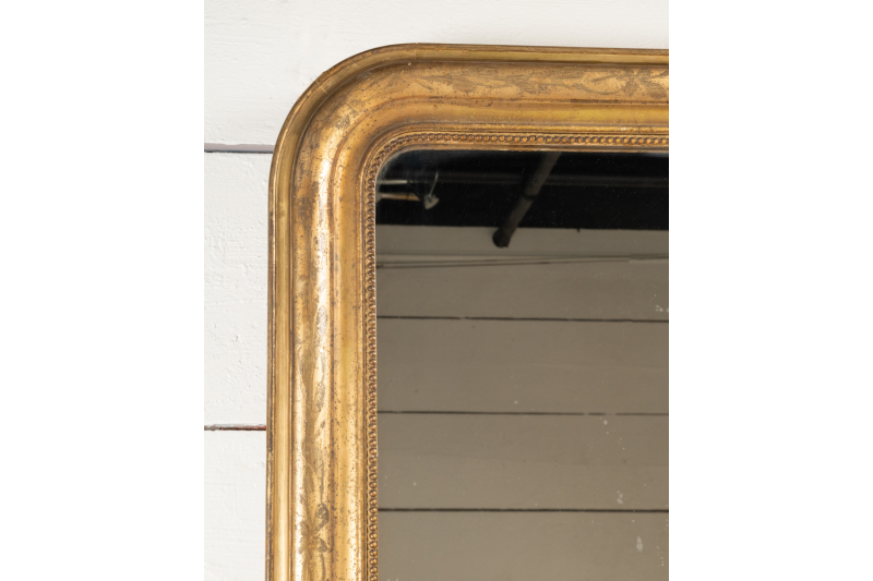 Miroir Louis Philippe en bois doré H.160 cm L.95 cm