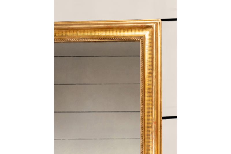 Miroir Napoléon III en bois doré et sculpté, H.170 L.110