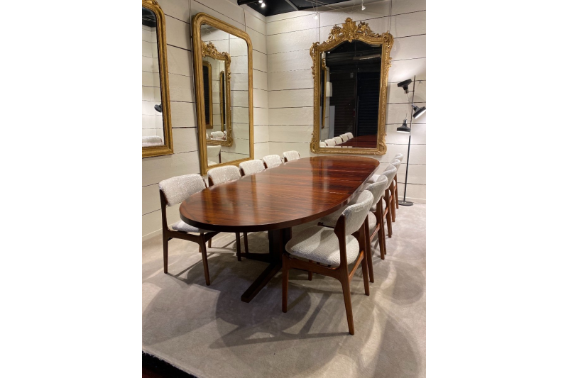 12 Scandinavian Chairs In Solid Rosewood